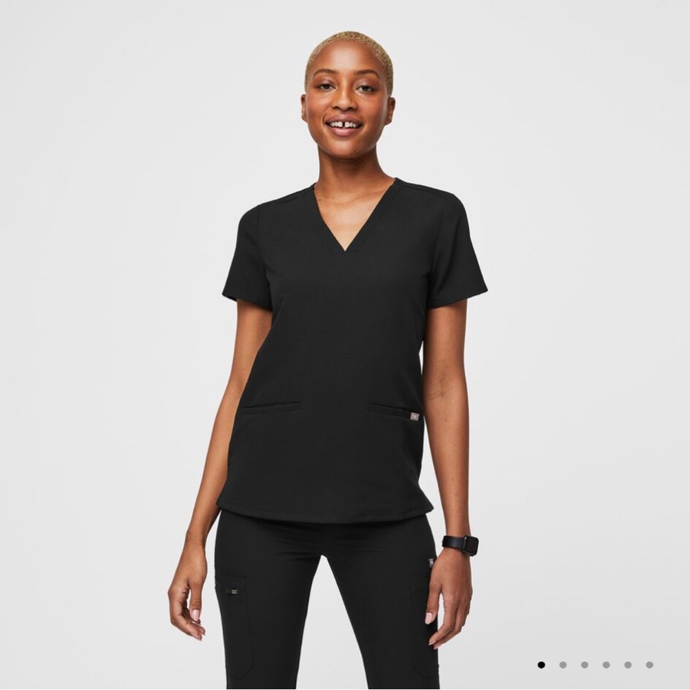 Figs Casma Three-Pocket Scrub Top